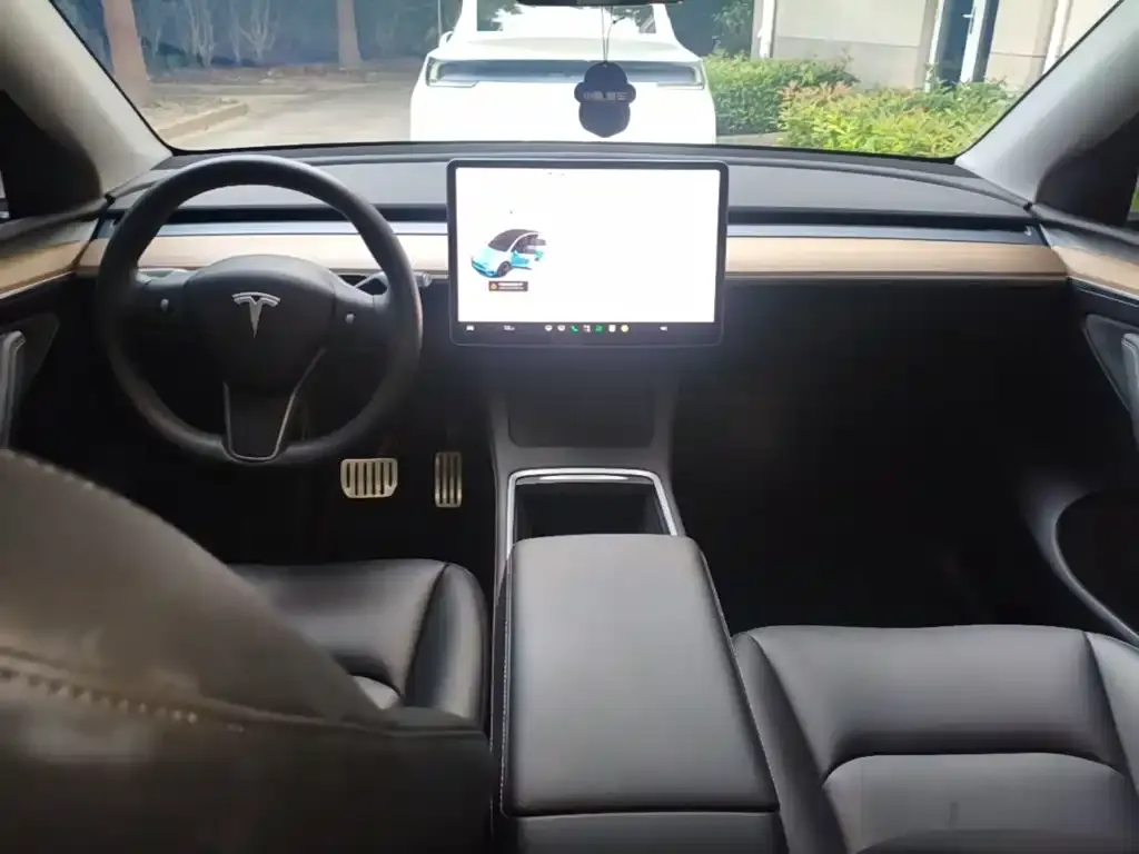 Tesla Model Y — фото 2