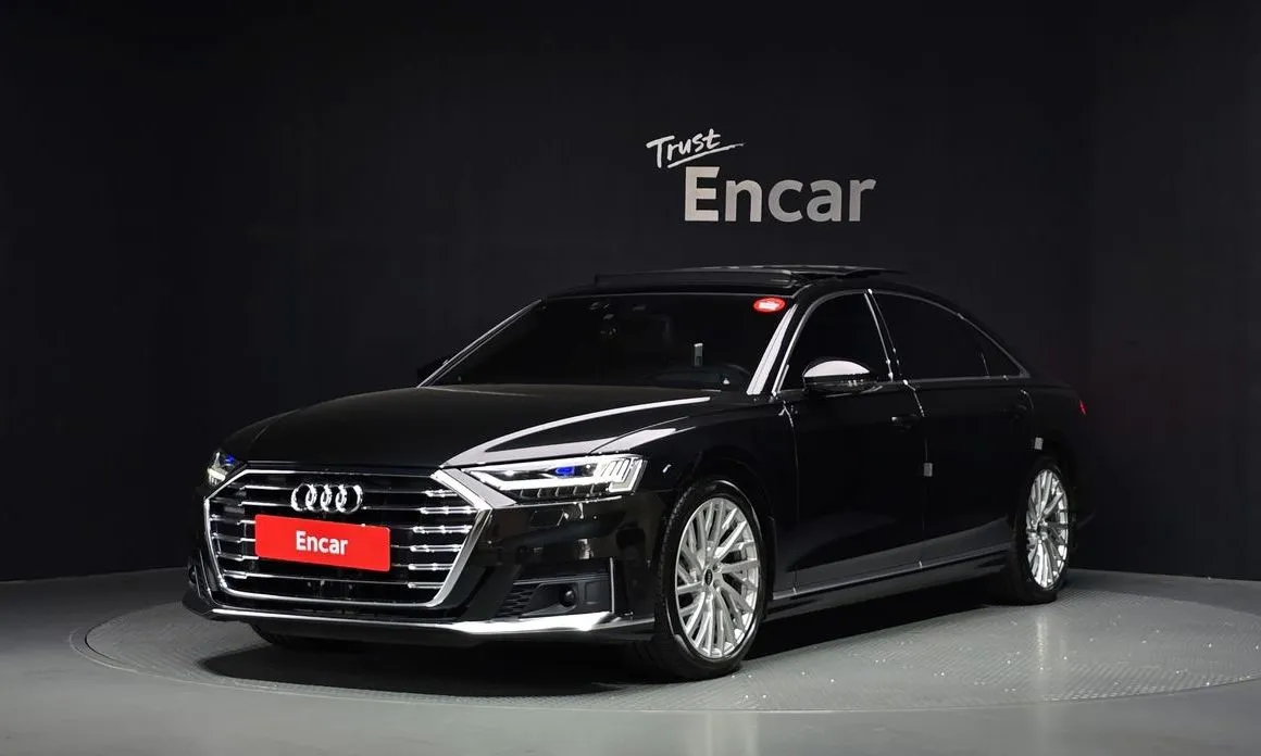 Audi A8 — фото 1