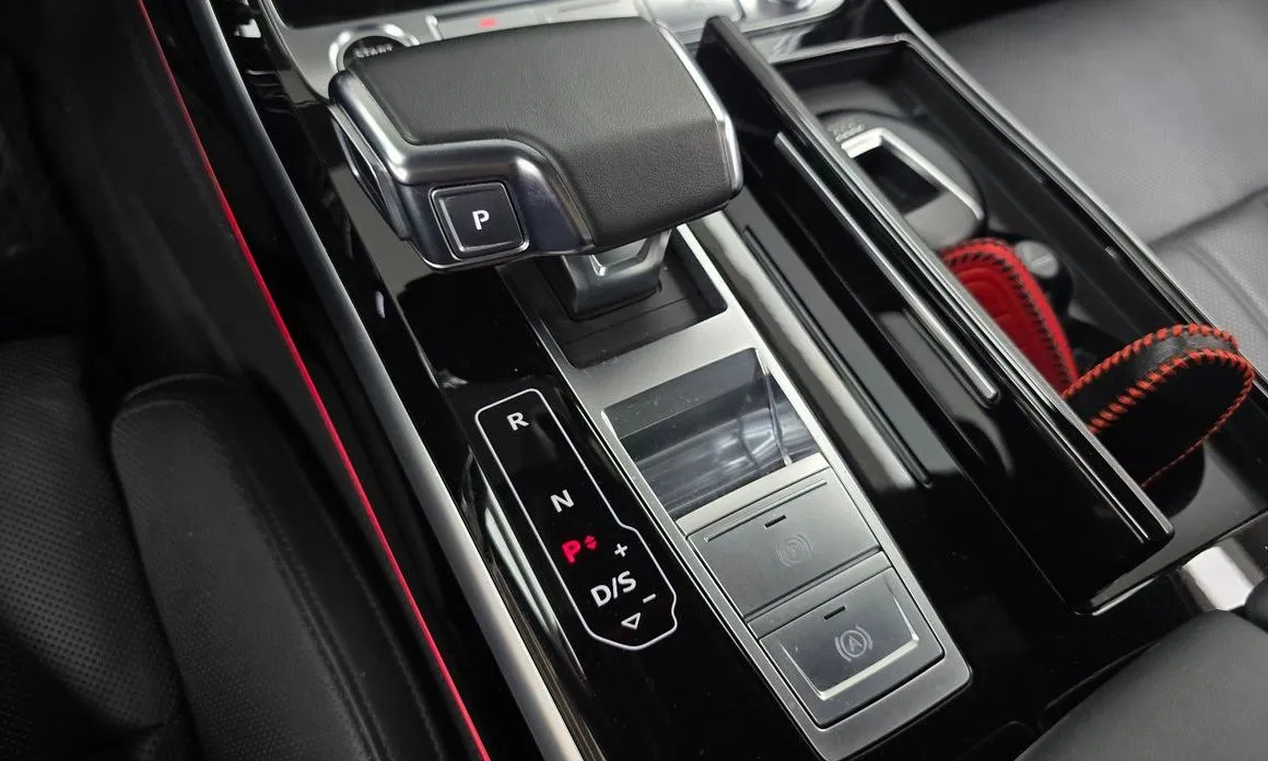 Audi A8 — фото 7