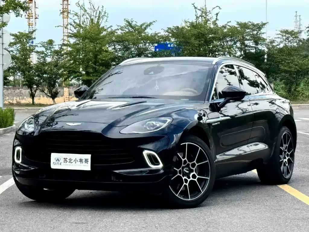 Aston Martin DBX — фото 1