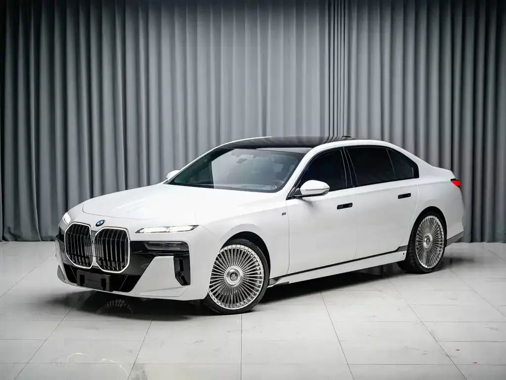 BMW 7 Series — фото 1