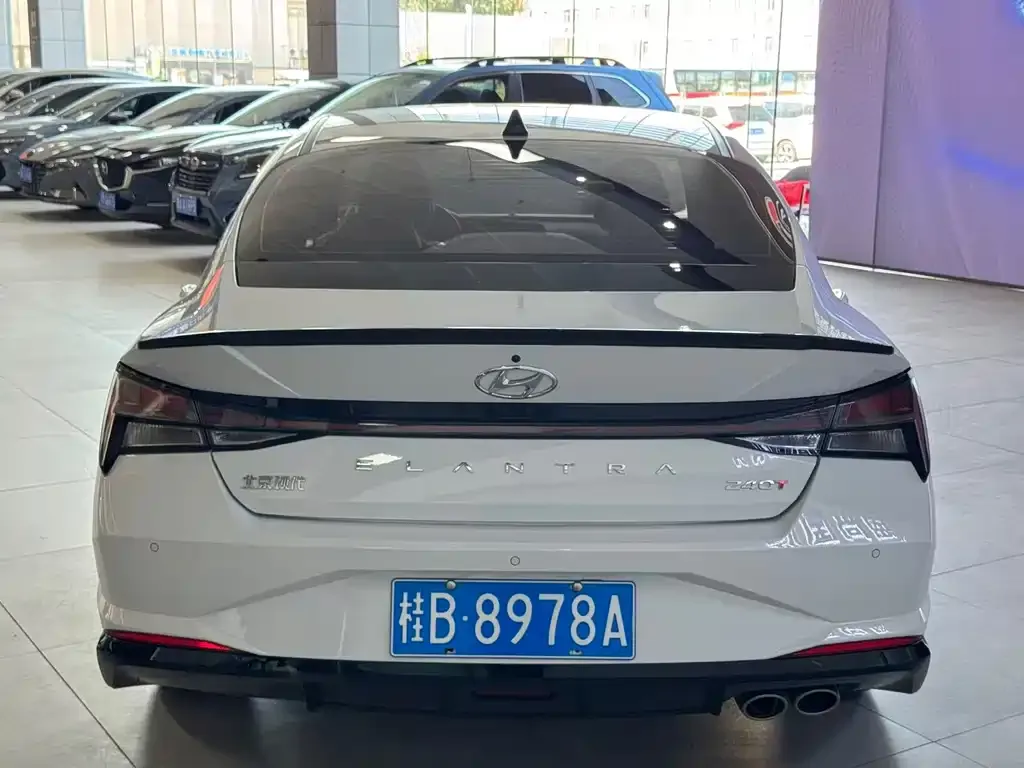 Hyundai Elantra — фото 3