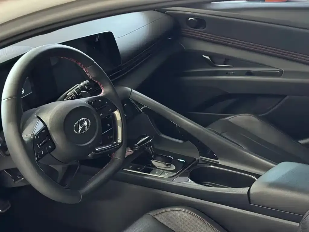 Hyundai Elantra — фото 4