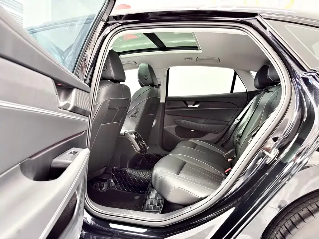 Volkswagen Passat — фото 8