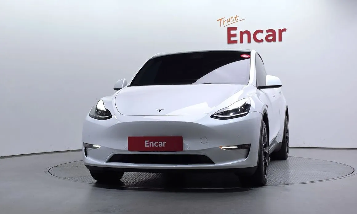 Tesla Model Y — фото 10