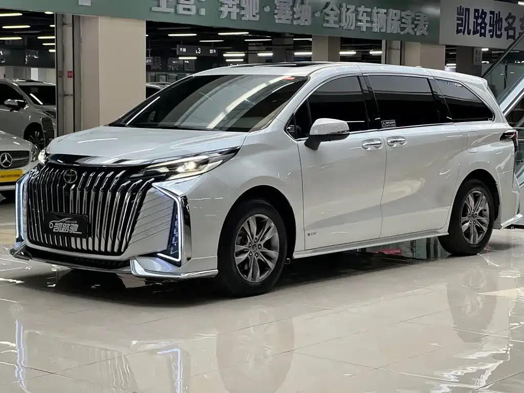 Toyota Sienna — фото 1