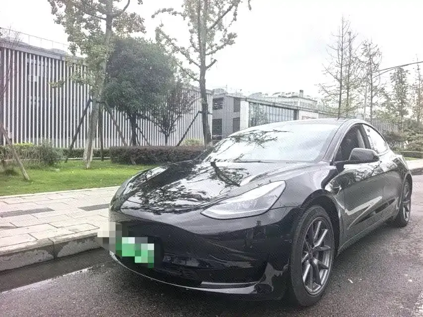 Tesla Model 3 — фото 1