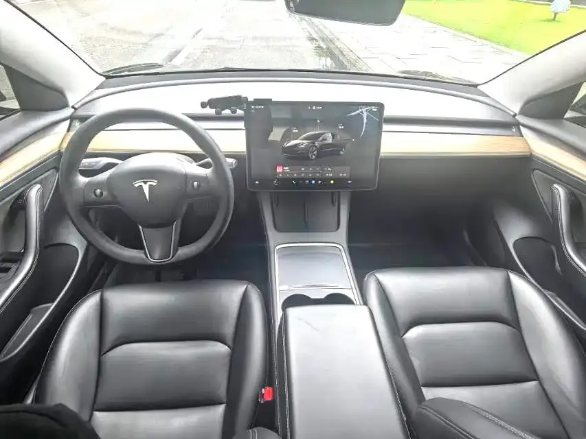 Tesla Model 3 — фото 4