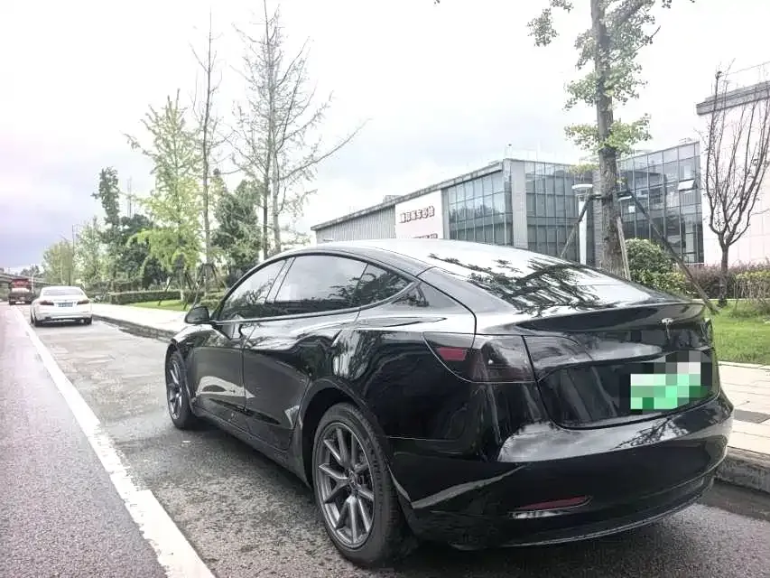 Tesla Model 3 — фото 3