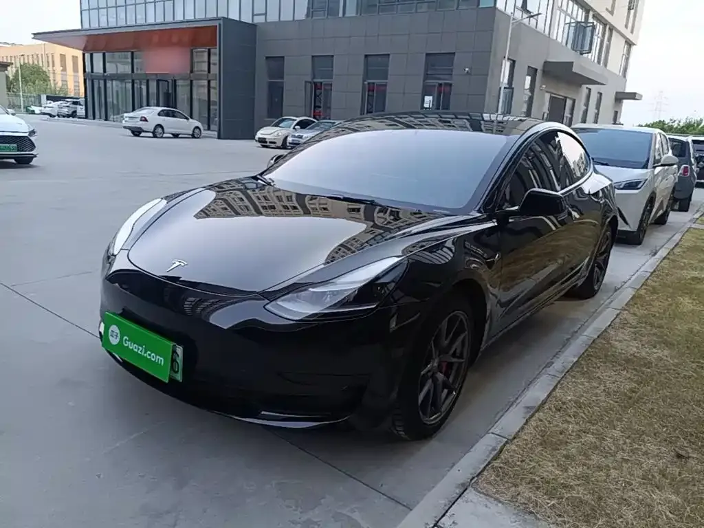 Tesla Model 3 — фото 3