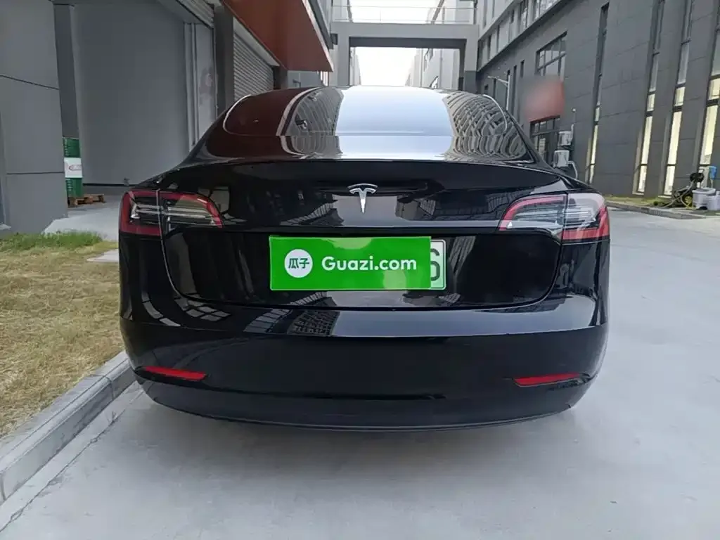 Tesla Model 3 — фото 2