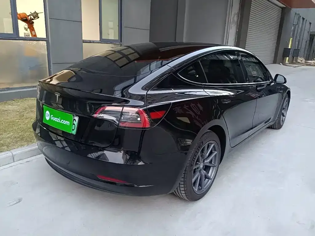 Tesla Model 3 — фото 6