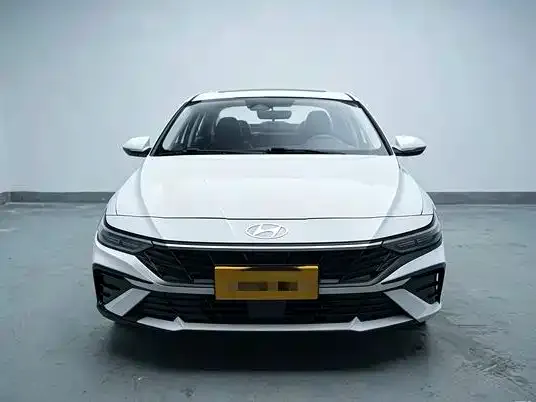 Hyundai Elantra — фото 1