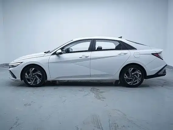 Hyundai Elantra — фото 9