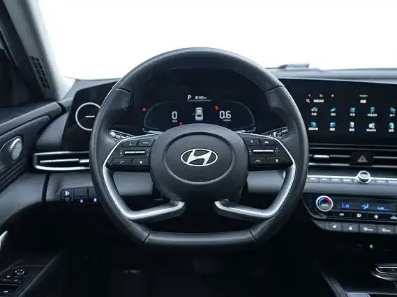 Hyundai Elantra — фото 2