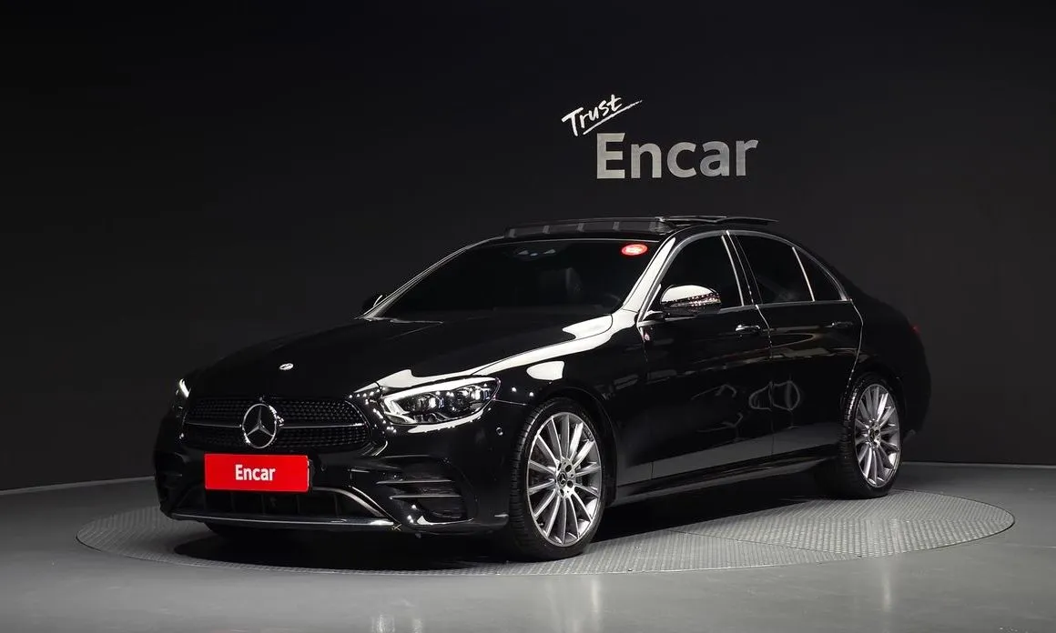 Mercedes-Benz E-Class — фото 1
