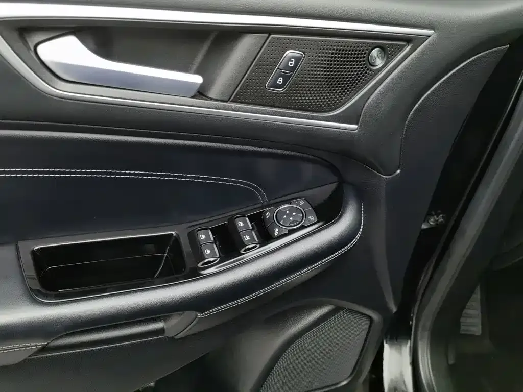 Ford Edge — фото 8