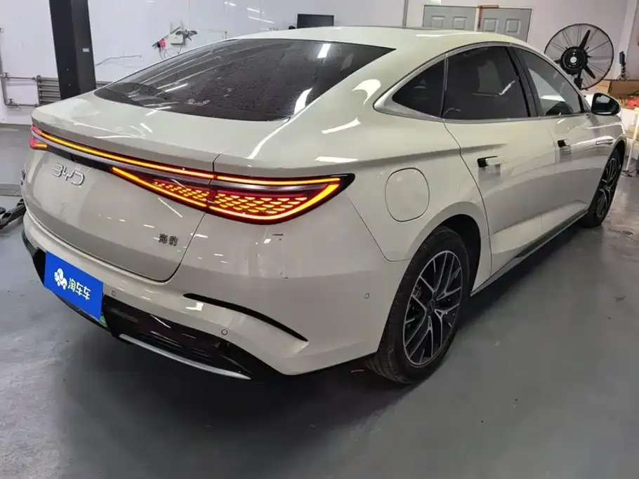BYD Seal — фото 3