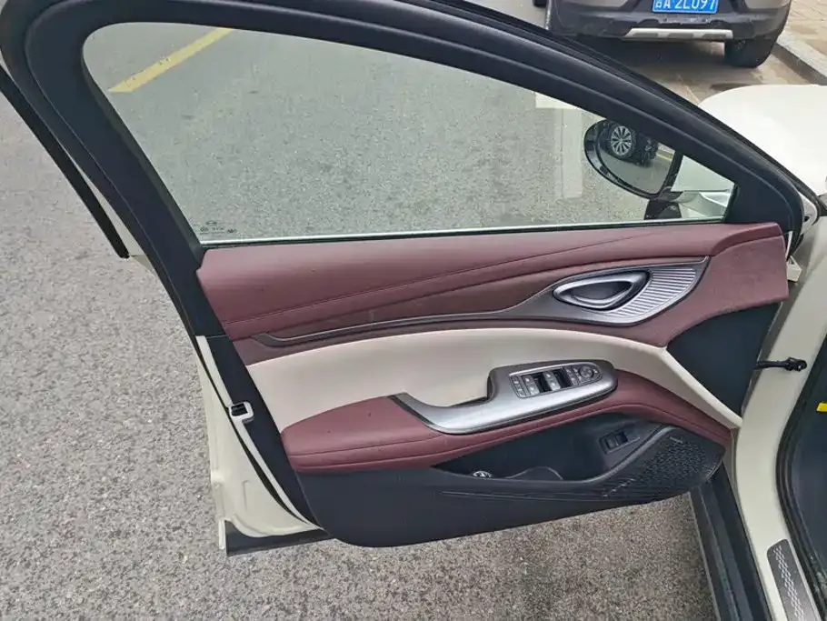BYD Seal — фото 6