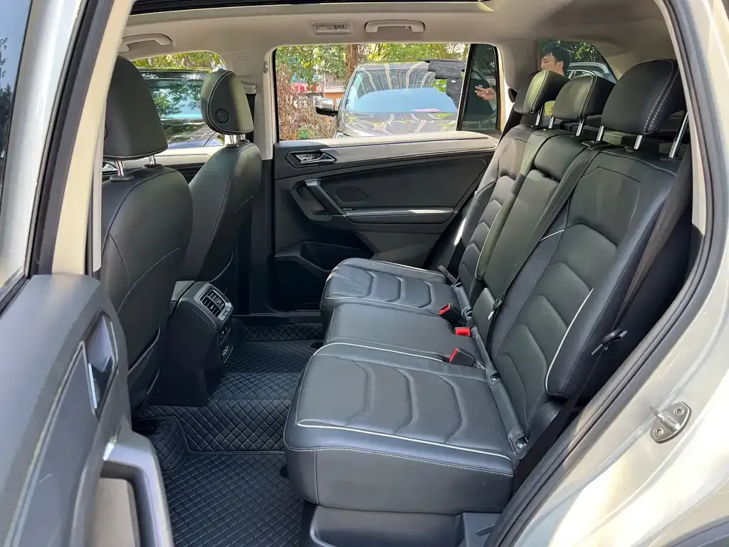 Volkswagen Tiguan L — фото 3