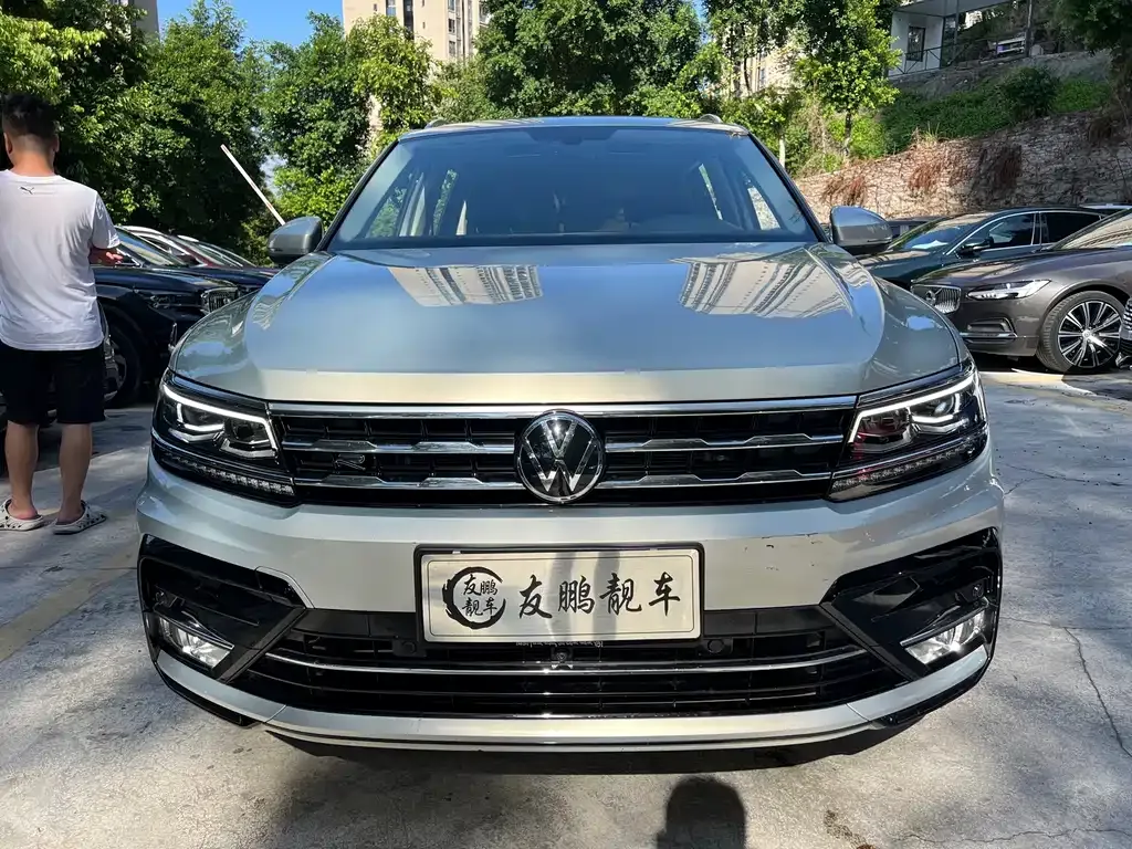 Volkswagen Tiguan L — фото 5