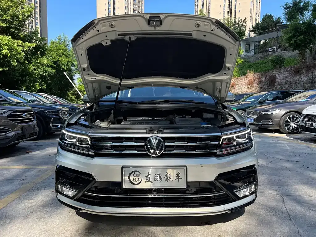 Volkswagen Tiguan L — фото 10