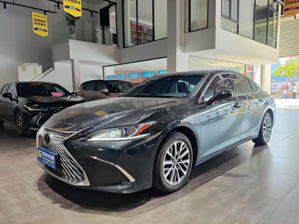 Lexus ES — фото 1