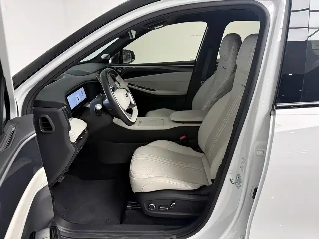 Geely Galaxy L7 — фото 10