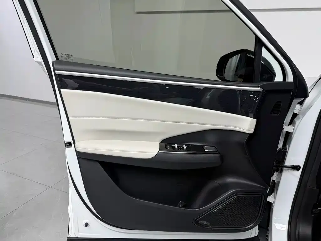 Geely Galaxy L7 — фото 2