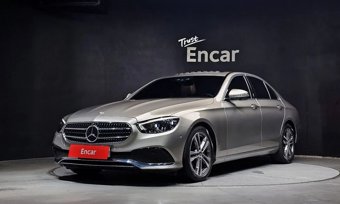 Mercedes-Benz E-Class — фото 1