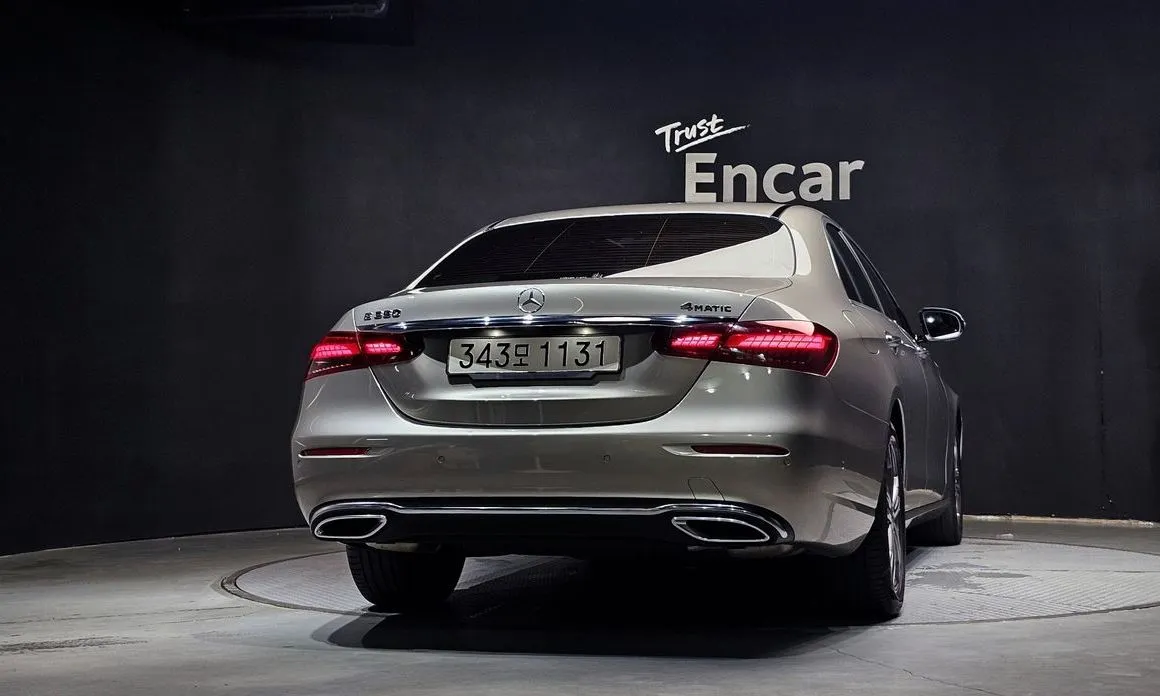 Mercedes-Benz E-Class — фото 4