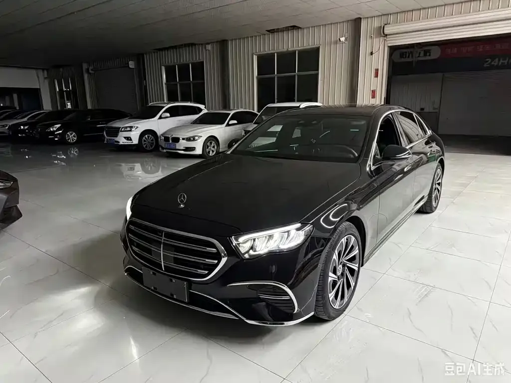 Mercedes-Benz E-Class — фото 1