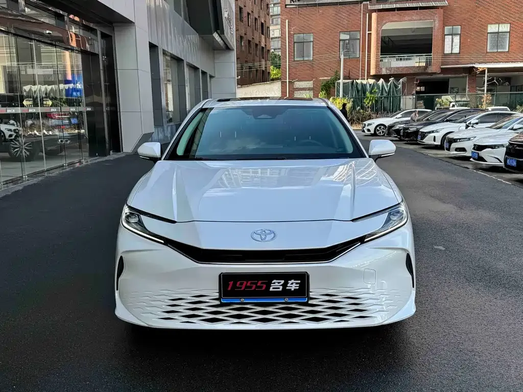 Toyota Camry — фото 5