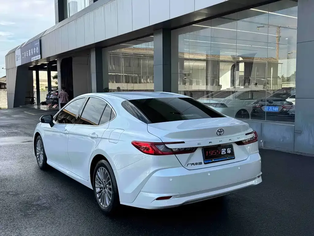 Toyota Camry — фото 3