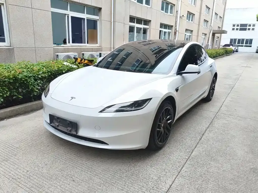 Tesla Model 3 — фото 9