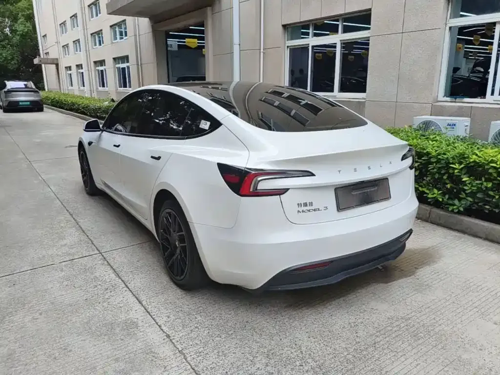 Tesla Model 3 — фото 4