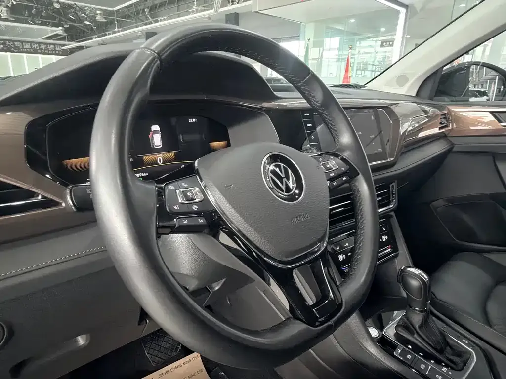 Volkswagen Tharu — фото 3