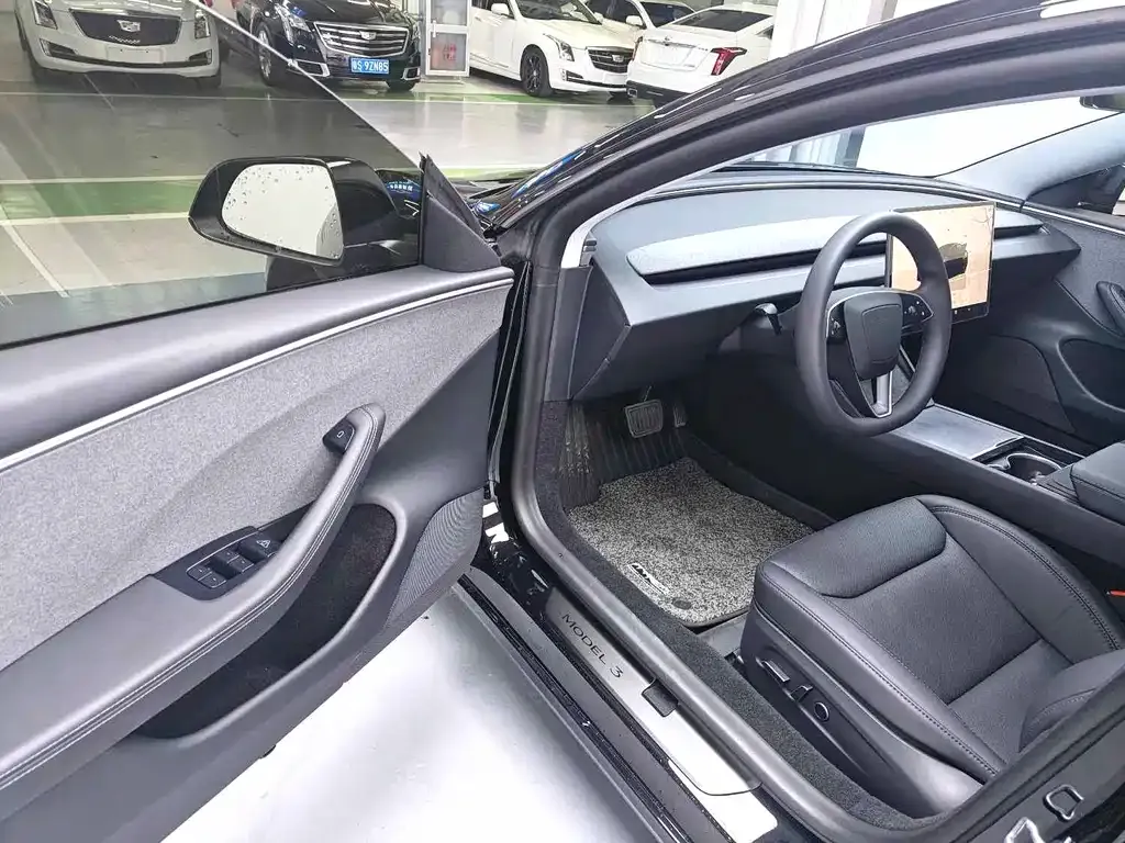 Tesla Model 3 — фото 8