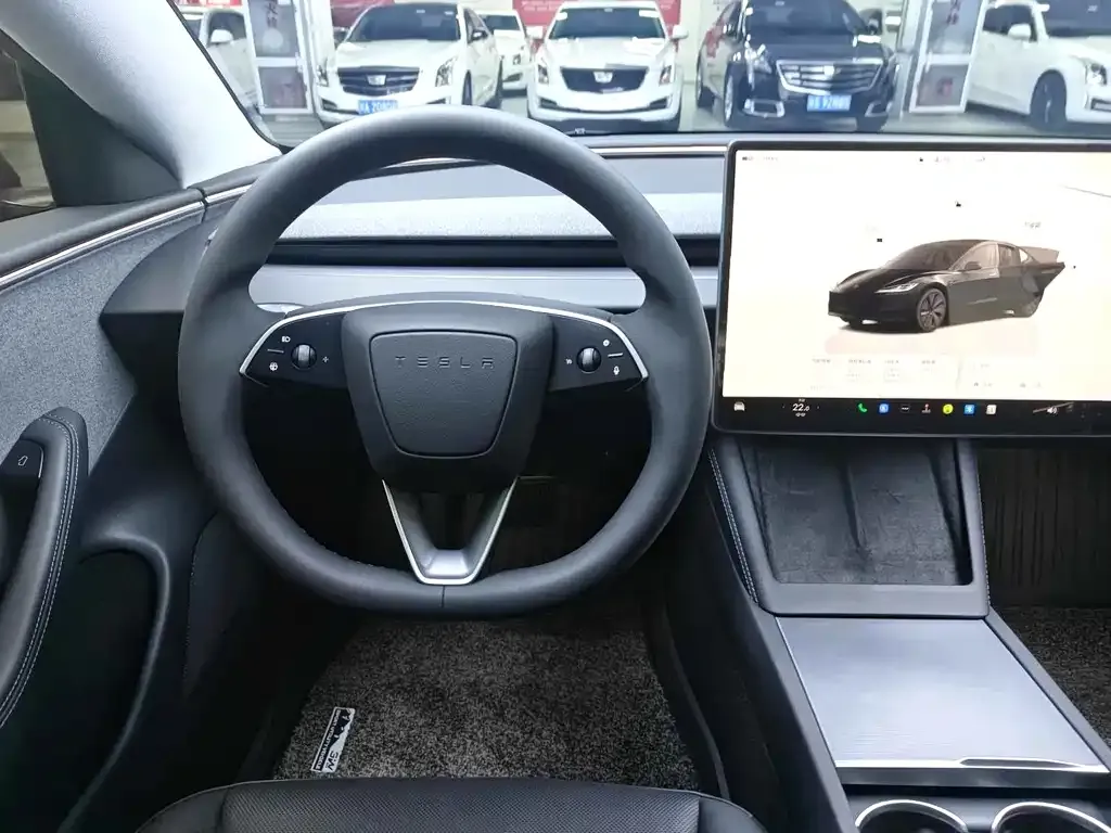 Tesla Model 3 — фото 3