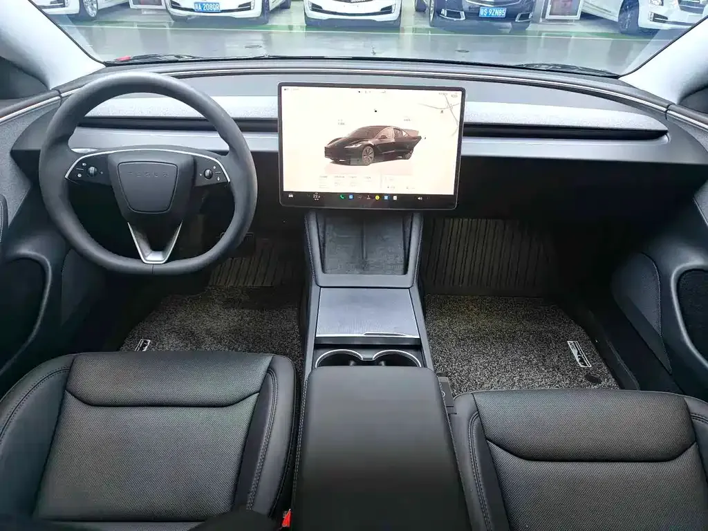 Tesla Model 3 — фото 10