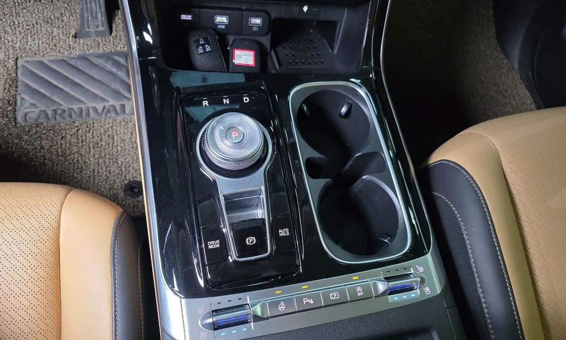 Kia Carnival — фото 10