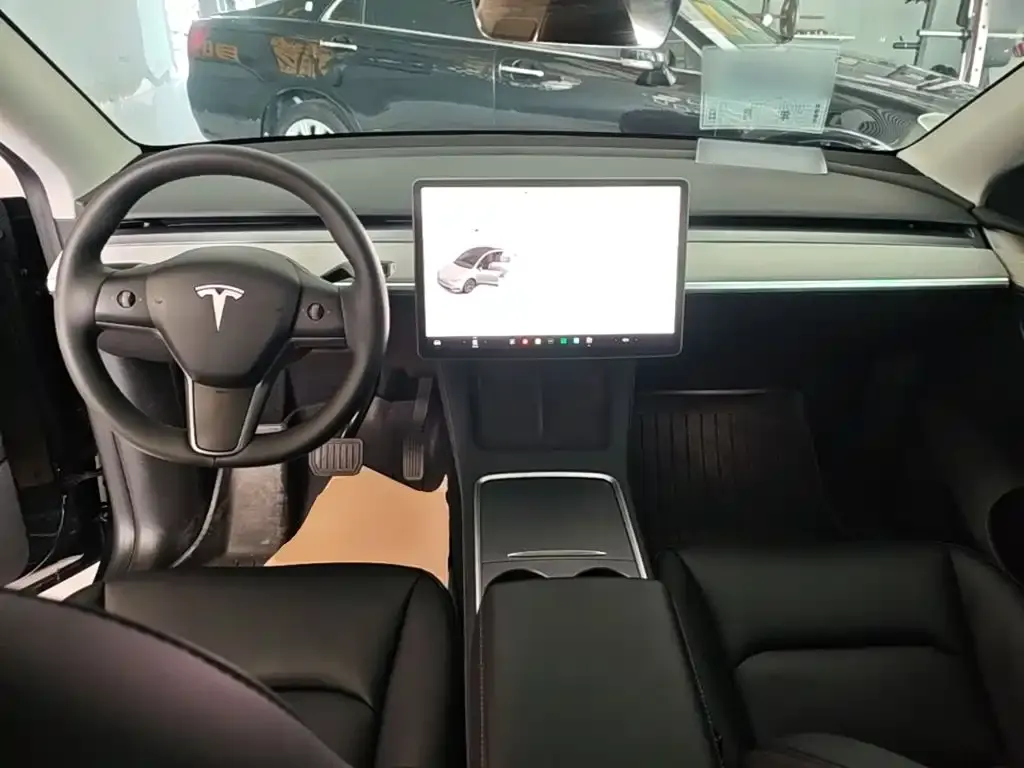 Tesla Model Y — фото 2