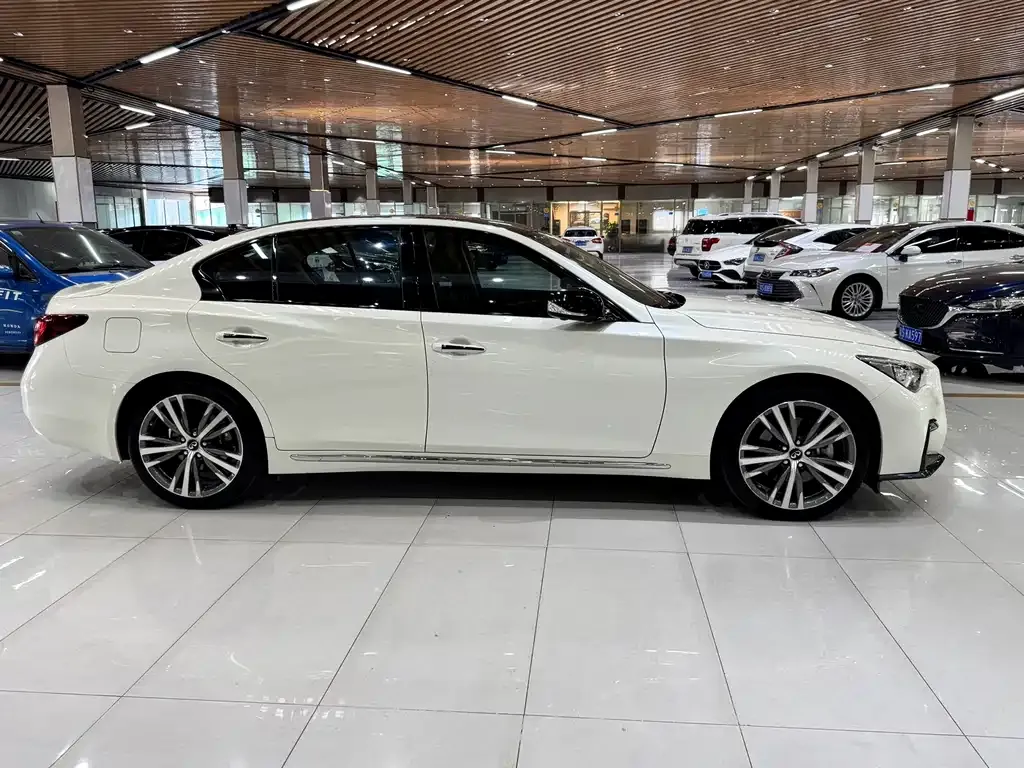 Infiniti Q50L — фото 3