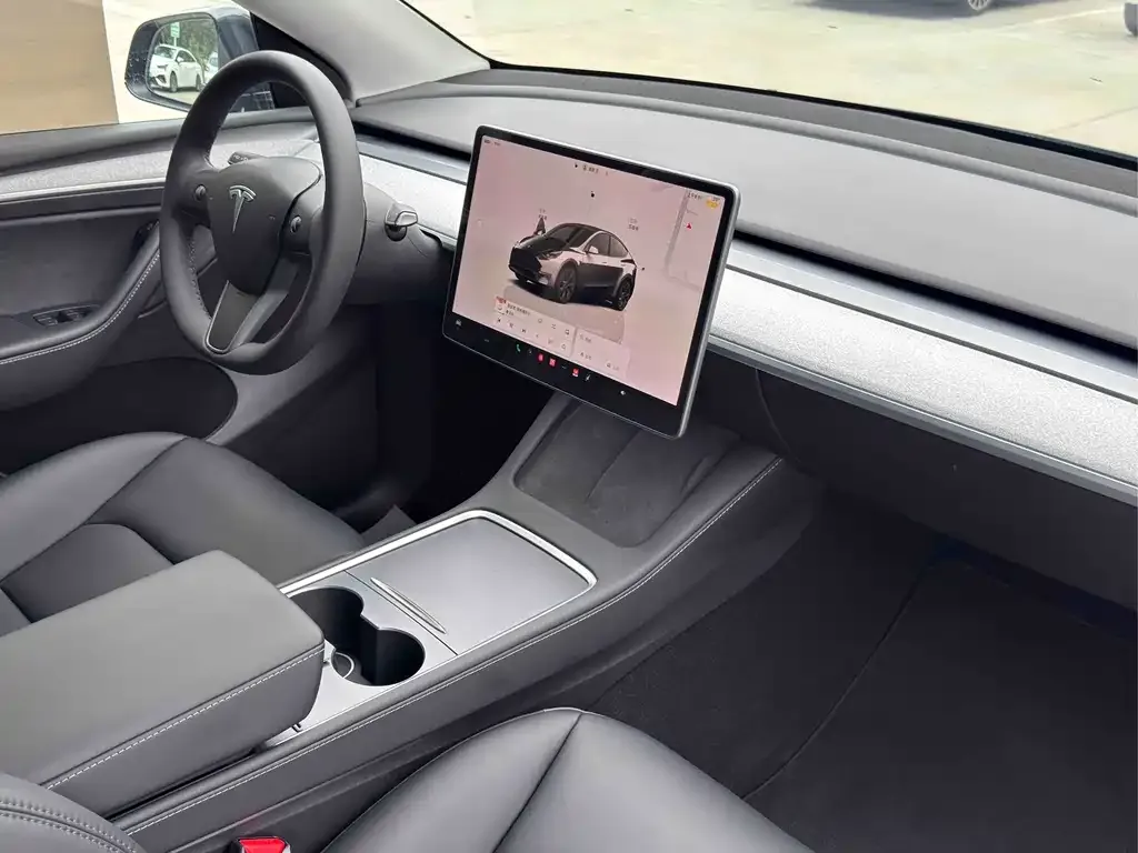 Tesla Model Y — фото 7