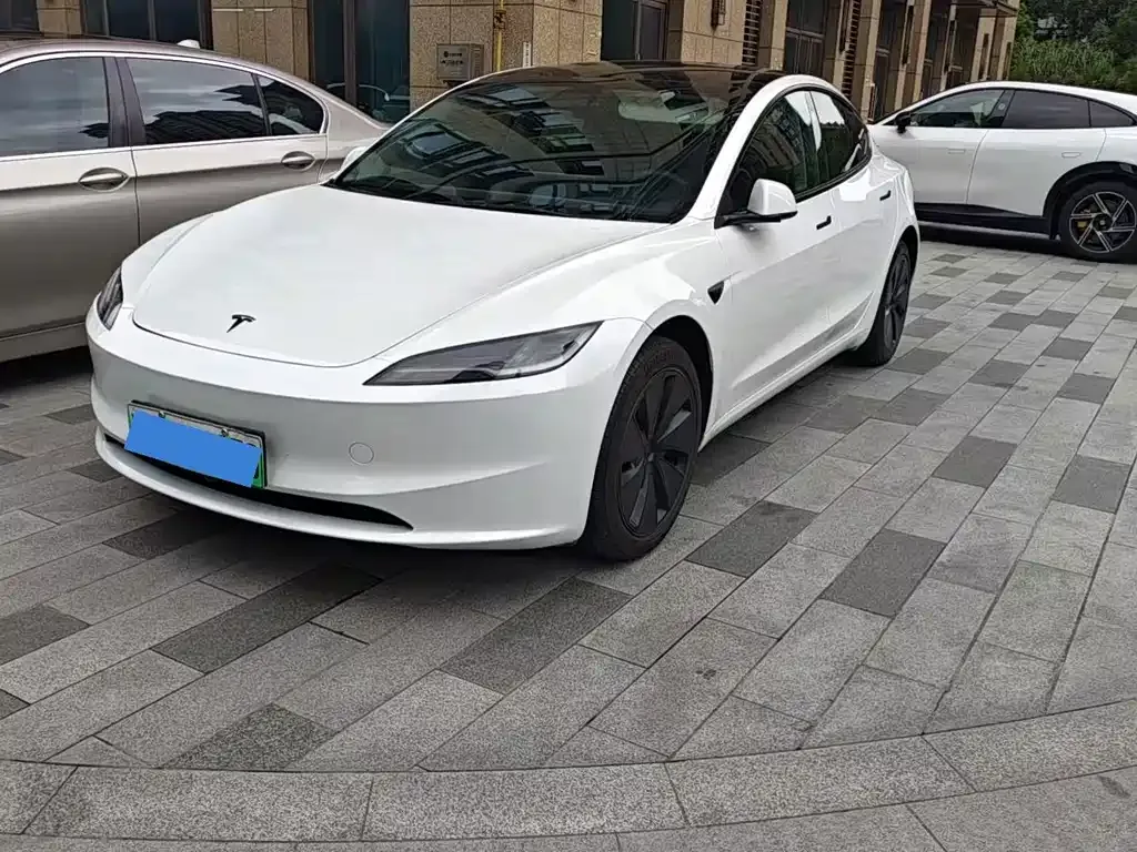 Tesla Model 3 — фото 1