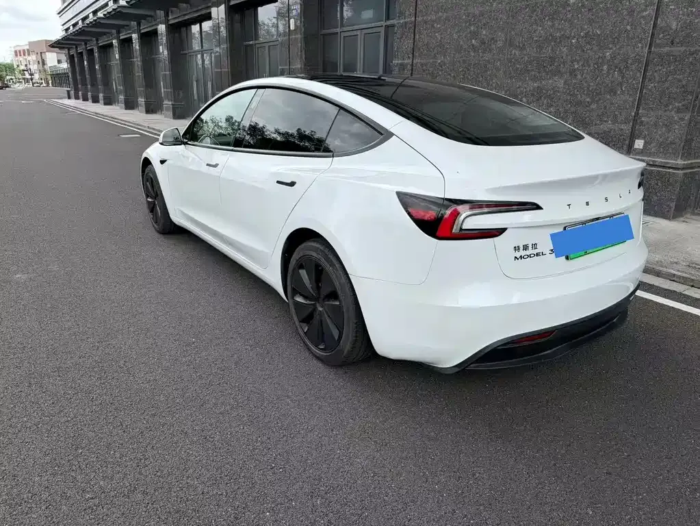 Tesla Model 3 — фото 4