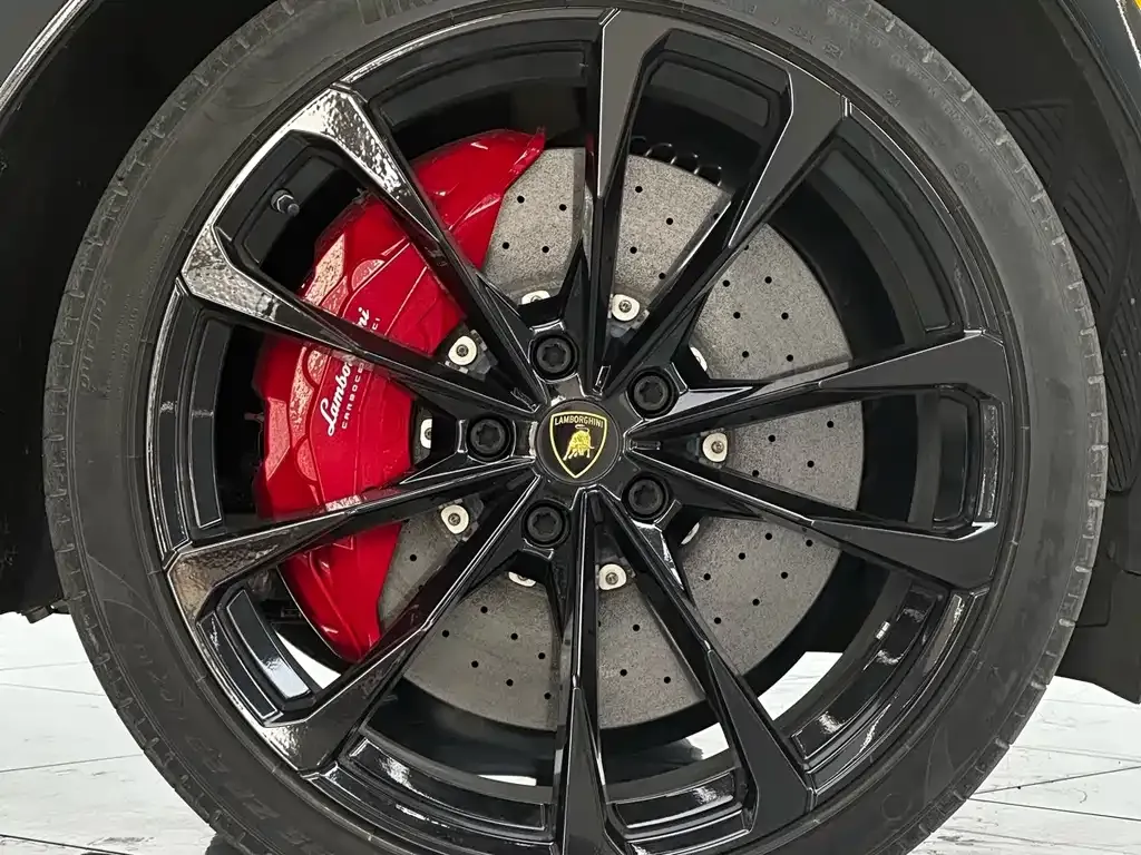 Lamborghini Urus — фото 9