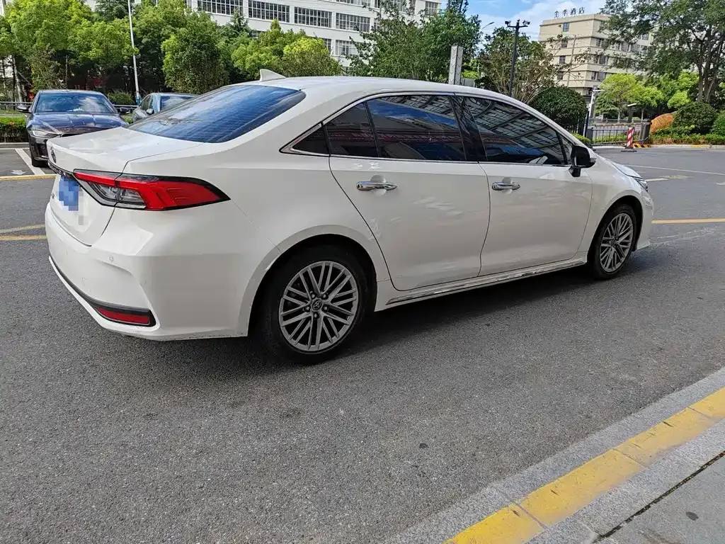 Toyota Allion — фото 6