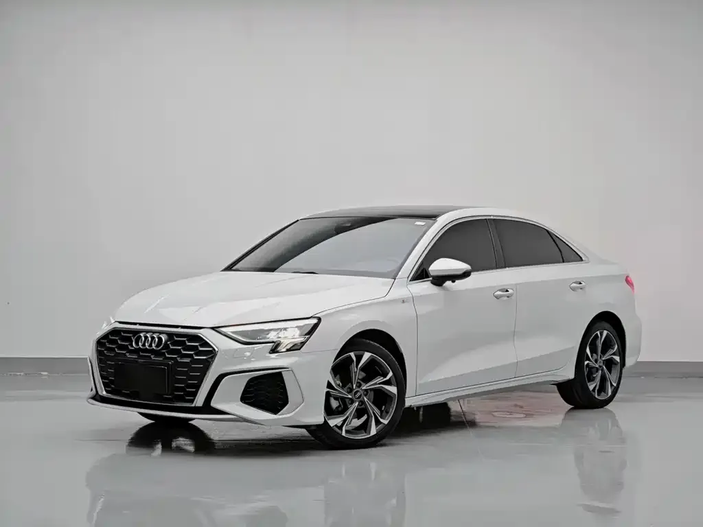 Audi A3 — фото 1