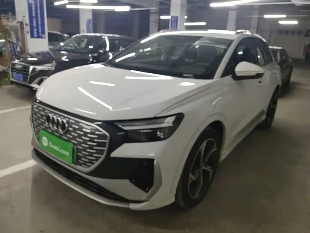 Audi Q4 e-tron — фото 1